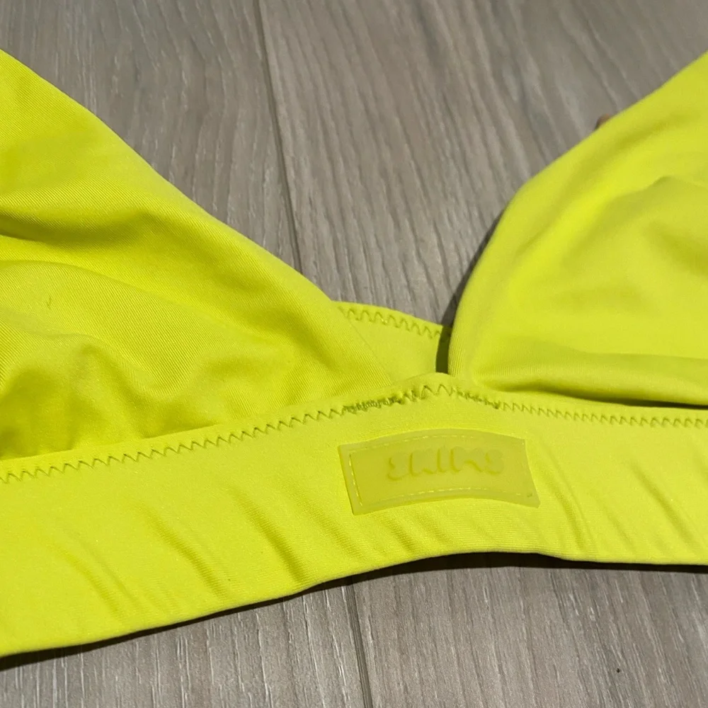 Nwt. Skims plunge bikini top and mid rise bottoms